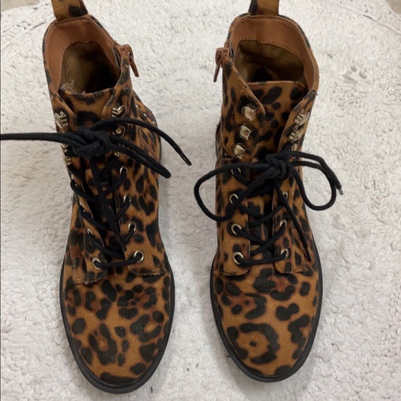 Material Girl Cheetah Print Combat Boots SZ 5.5 - Picture 3 of 7